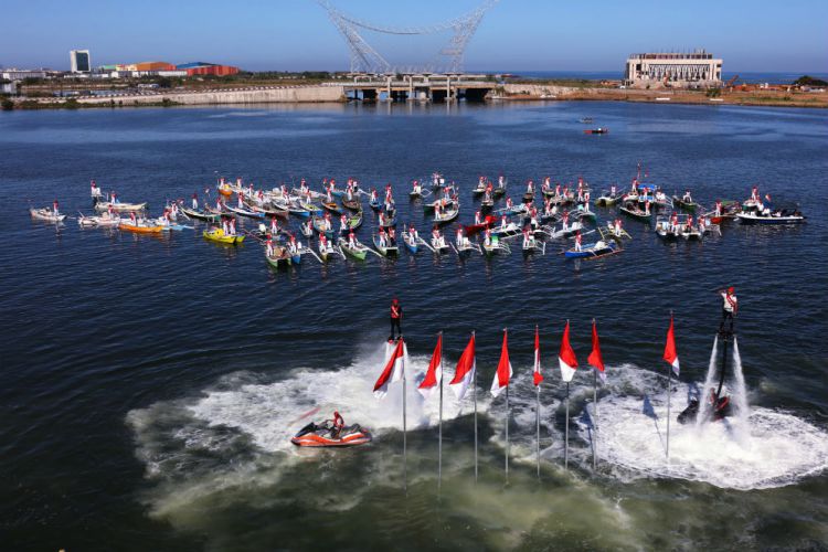 Makassar - Merdeka.com | FOTO: Atraksi flyboard meriahkan ...