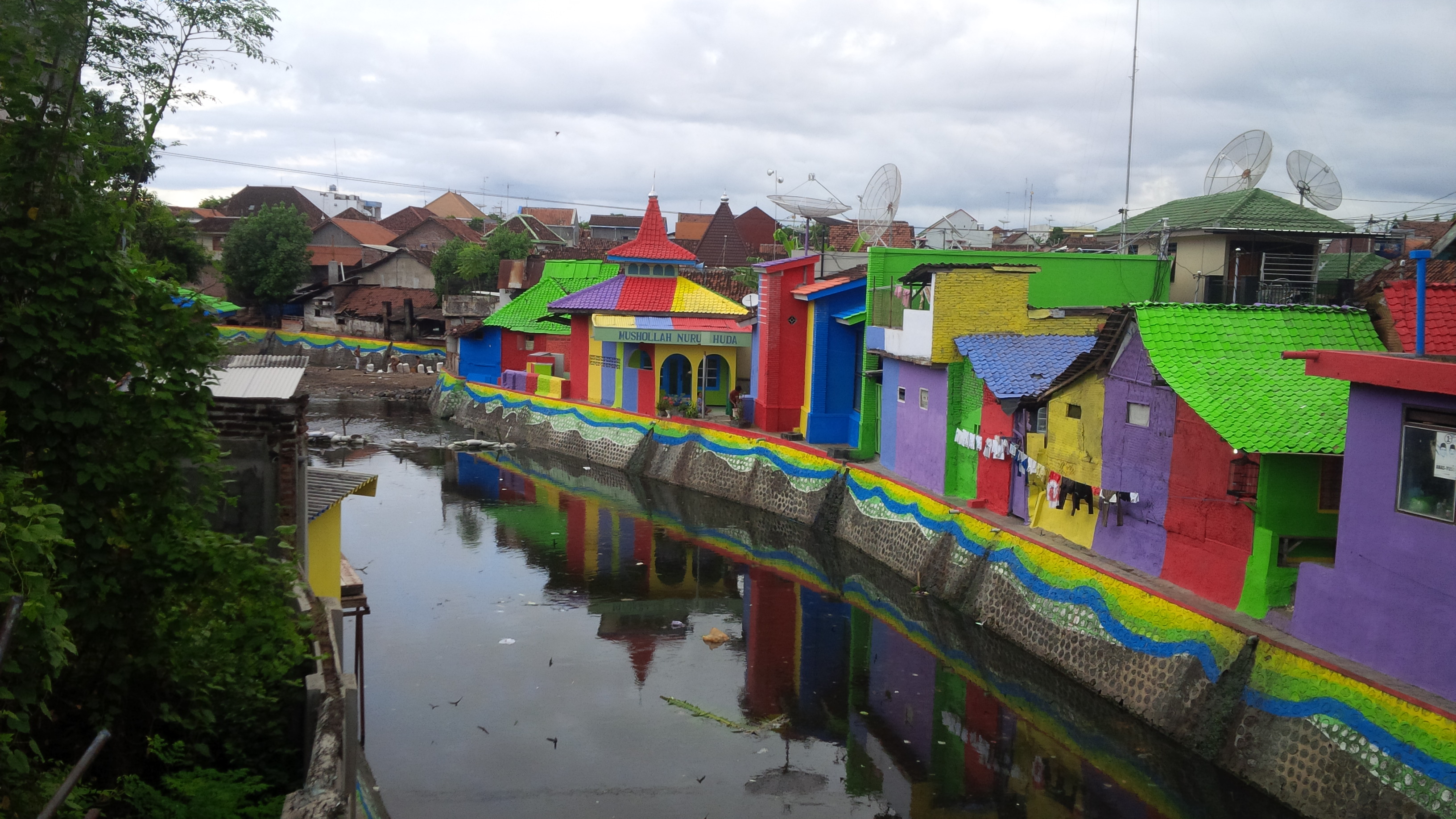 Banyuwangi Merdeka com FOTO Melihat dari dekat rumah  