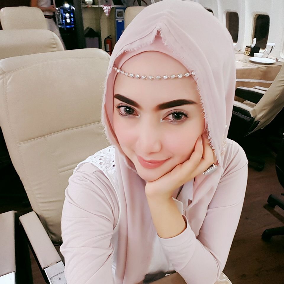 Yulia Mochamad, anggota DPR cantik yang diduga istri ketiga Opick