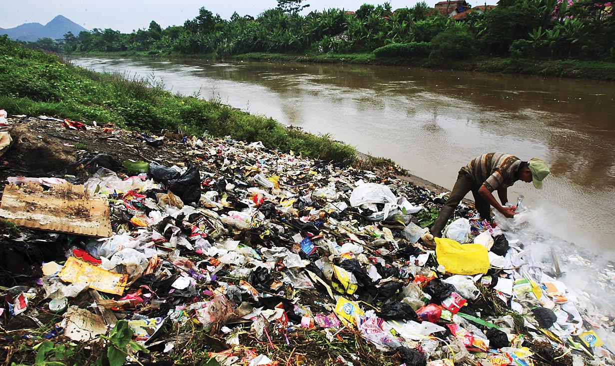 Image result for Sampah Sungai Citarum Disorot