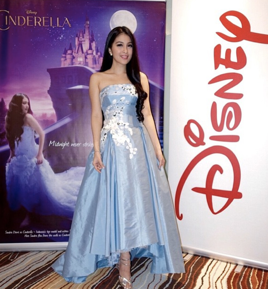 Alamak! Cantiknya Sandra Dewi Jadi Cinderella  Sooperboy.com