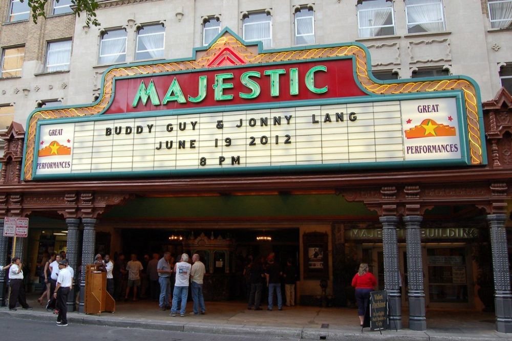 10 Most Haunted Theaters in the World That Will Send You Goosebumps