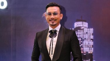 Pertama Kali Adegan Ciuman di Film,Denny Sumargo Takut Bikin ...