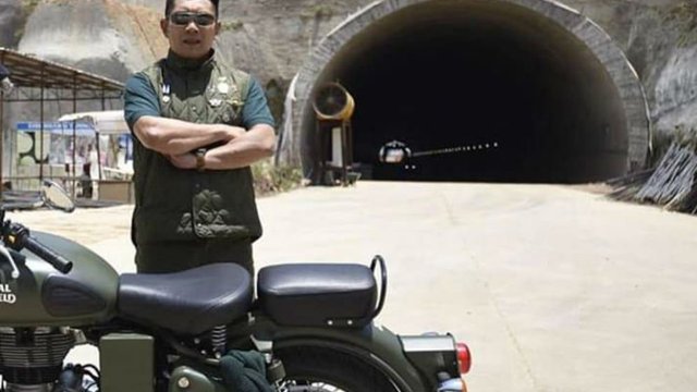 Keliling Naik Motor Ini Harga Motor Royal Enfield Milik Ridwan Kamil Berita Terkini Kabar Terbaru Hari Ini Bandung dan Sekitarnya Bandung Merdeka