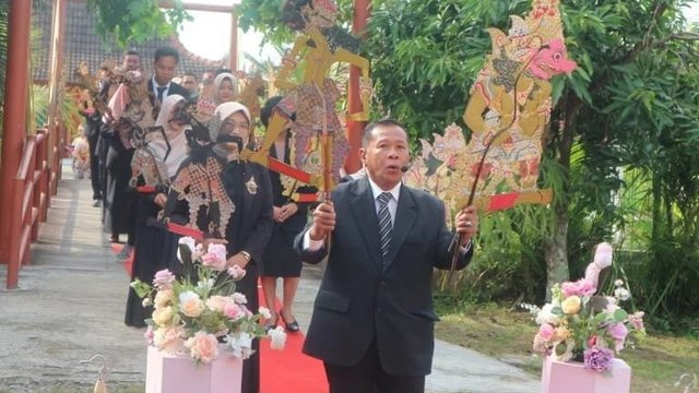 Unik, Perupa Memimpin Sekolah Kesehatan