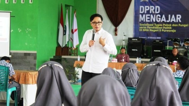 Ketua DPRD Ajarkan Kepemimpinan di SMA 5 Purworejo
