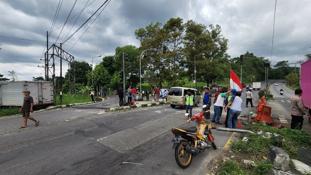 Pejalan Kaki Tewas Ditabrak Mobil Rem Blong