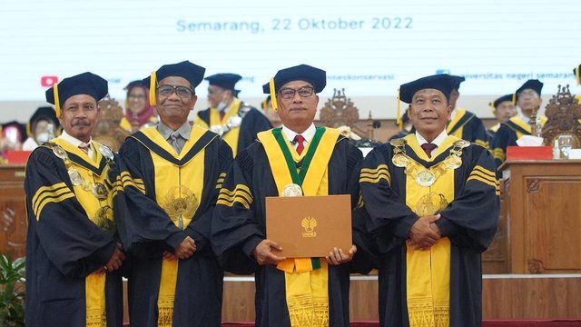 Dianugerahi Doktor Kehormatan Unnes: Moeldoko Tawarkan Model Kepemimpinan kombinasi