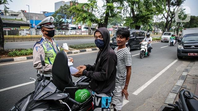Jangan Panik Jika Ditilang Polisi, Ini yang Bisa Dilakukan
