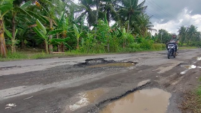 Jalan Cerme Rusak Parah, Pengendara Motor Sering Kecelakaan