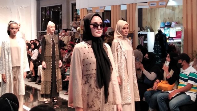 Warna Cokelat Bakal Jadi Tren Hijab Fashion 2023
