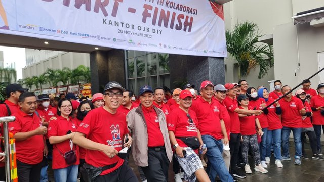HUT Ke 11, OJK Adakan Fun Walk