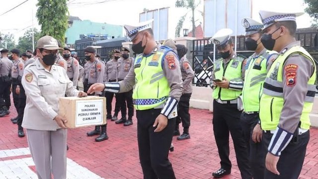 Polres Sukoharjo Bantu Korban Gempa Bumi Cianjur