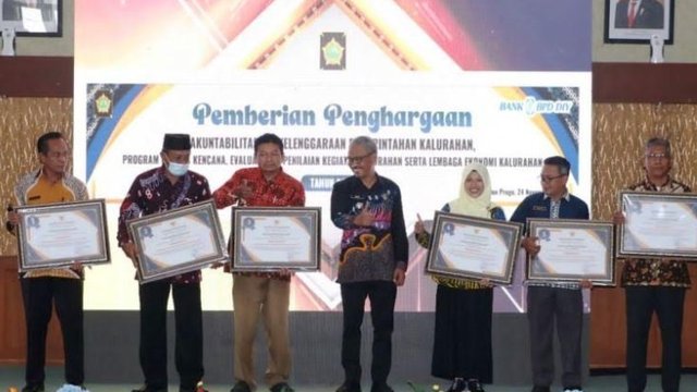 Dinas PMD Dalduk dan KB Kulonprogo Beri Penghargaan