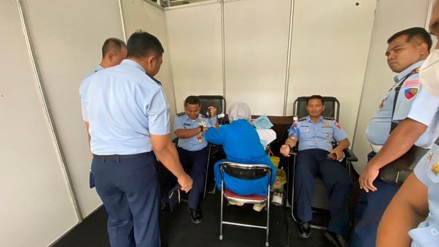 Alumni AAU 2002 Gelar Donor Darah dan Sebar Bibit Ikan di Embung Sendangtirto