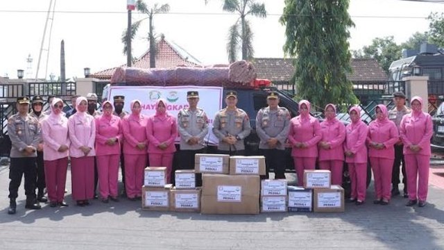 Bhayangkari Polres Sukoharjo Kirim Bantuan Bagi Korban Banjir di Pati