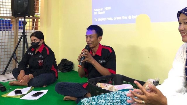 Karyawan Manna Kampus Dilatih Budidaya Jamur Tiram