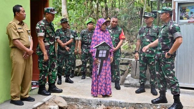 Babinsa Masuk Dapur Kodim Sukoharjo, Bedah Rumah Warga