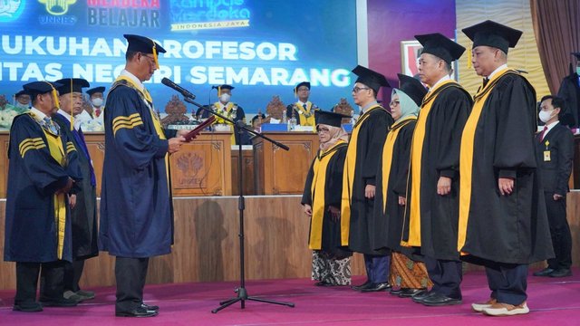 Unnes Kukuhkan 5 Guru Besar Baru