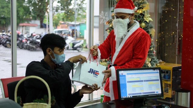 JNE Berbagi Kasih Dengan Berbagai Program
