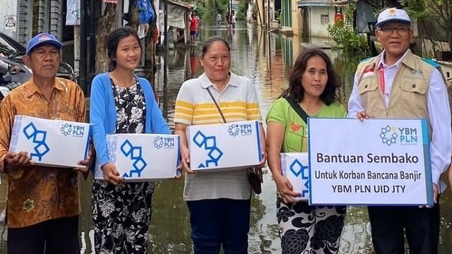 PLN Berempati Korban Banjir, Bantu Warga Terdampak Banjir Semarang dan Pantura