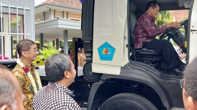 SMKN 2 Pengasih Kembangkan Pembelajaran Industri Mesin Berat