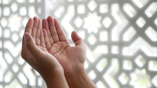 Qoriah Disawer Viral, Simak Pesan Sejuk dari Ustaz Adi Hidayat