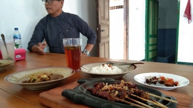 Lezatnya Sate Kambing Hot Plate Bikin Ketagihan