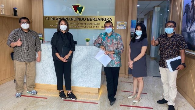 Bukukan Total Transaksi 996.212 Lot, RFB Buktikan Pialang Berjangka Terbaik