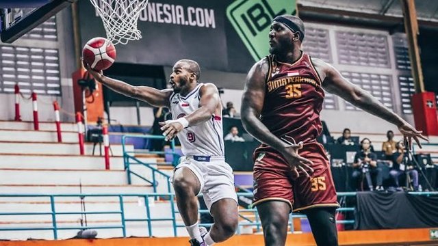 Bima Perkasa Jogja Hantam RANS PIK Basketball