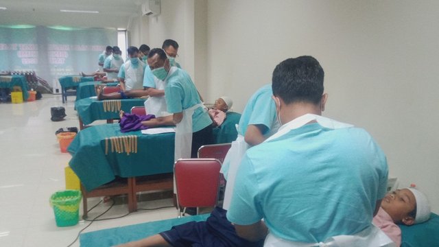 Sambut Hari Jadi Baznas, 17 Anak Yatim Dikhitan dan Disantuni