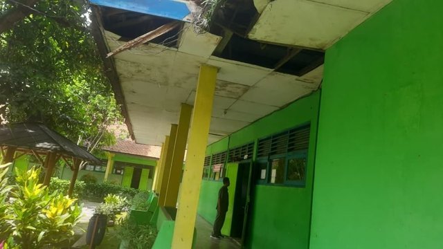 Sambil Menunggu Rehab, Siswa Mengungsi Dulu
