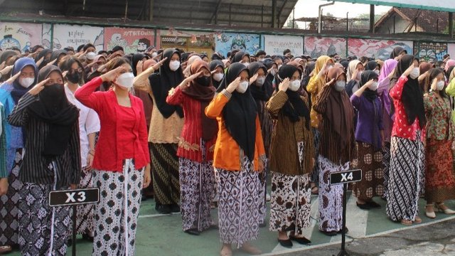 Kamis Pahing, Siswa SMAN 1 Kasihan Wajib Berbusana Jawa