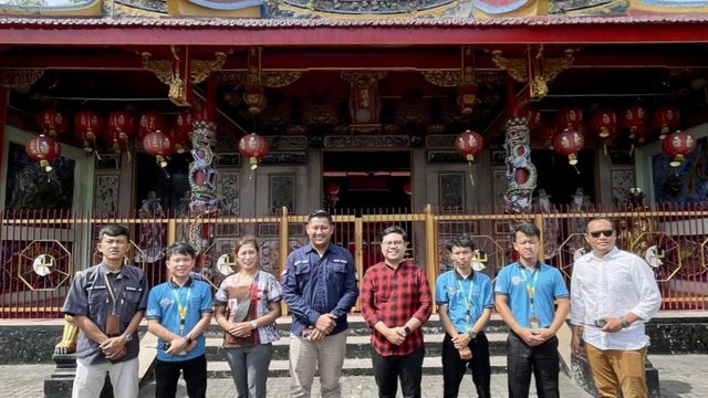 Anak Muda PDI Perjuangan Bersihkan Klenteng Berusia 100 Tahun di Kota Yogya 