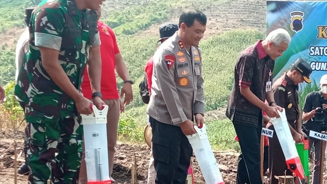 Satgas Pangan Polda Jateng Gandeng Perhutani Gelar Program Tanam Jagung di Pringapus 