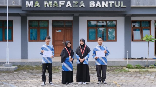 Teliti Rumput Teki Pelembab Wajah, Antar Siswa MA Mafaza Juara Nasional