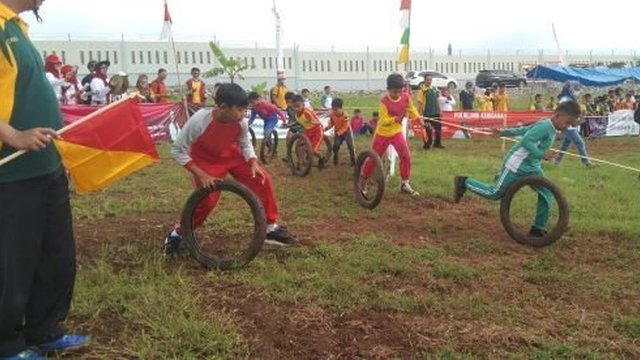 Didik Anak-anak Jauhi Gadget, RSUD Ajibarang Gelar Balap Ban Bekas