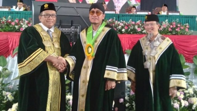 Gus Miftah Raih Sarjana di Unissula, Sidang Skripsi Bikin Rekor