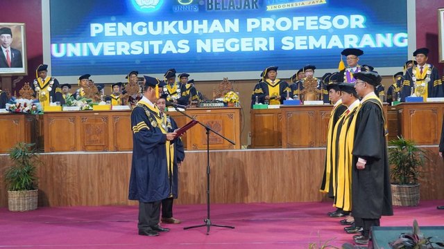 Unnes Tambah 4 Guru Besar Baru