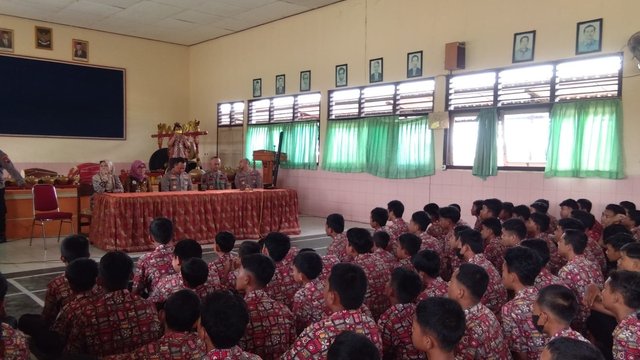Duh, Belum Punya SIM Banyak Siswa SMP Pada Kendarai Motor ke Sekolah