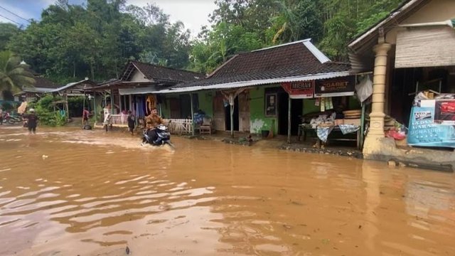 Sejumlah Sekolah di Solo Berubah Jadi Tempat Pengungsian Warga