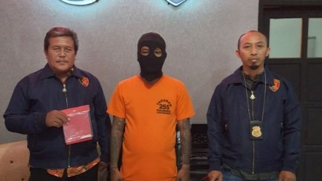 Juru Parkir Kecanduan Tembakau Sintetis