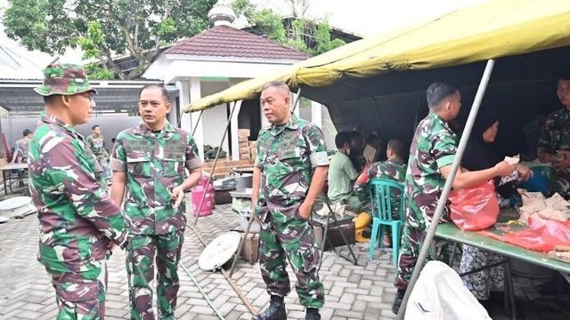 Kodim Sukoharjo Buka Dapur Lapangan Bantu Korban Banjir