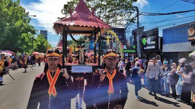 Kirab Pusaka Hari  Kabupaten Banyumas Dipadati Penonton