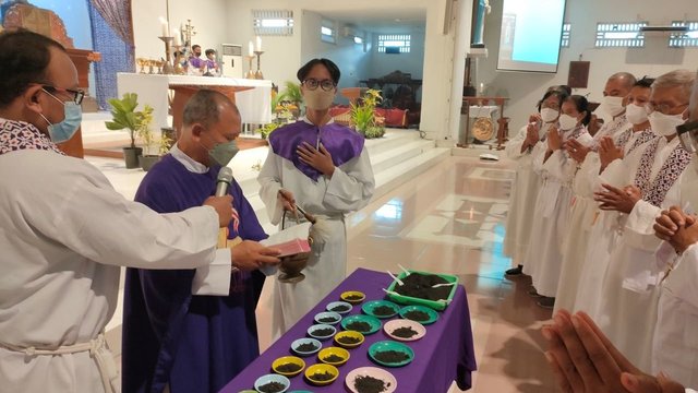 Rabu Abu Masuki Masa Pra Paskah, Umat Katolik Puasa Pantang