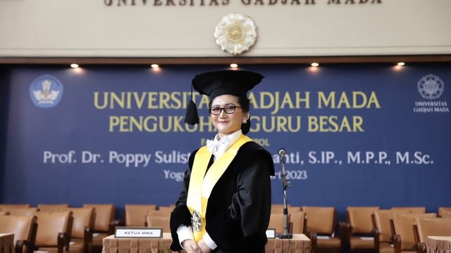 Poppy Sulistyaning Winanti Guru Besar Ilmu Hubungan Internasional UGM