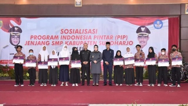 Bupati Sukoharjo Sosialisasikan PIP SMP