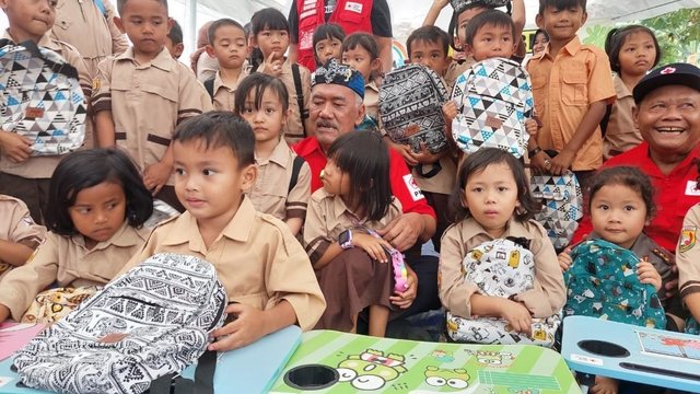 PMI DIY Serahkan Bantuan Tahap 2 ke Cianjur