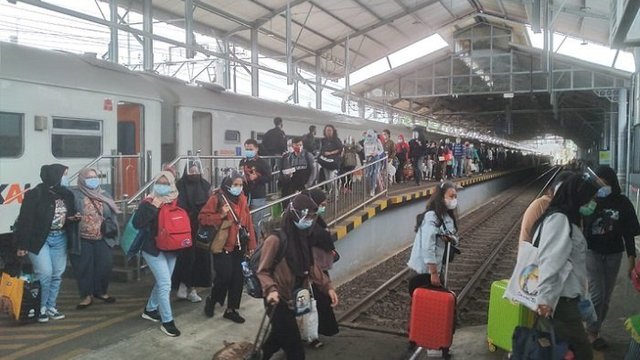 Railbus Batara Kresna Tabrak Sepeda Motor