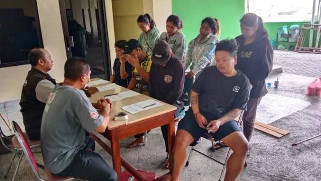 Manusia Silver Digaruk, Ngaku Pendapatan Jutaan Rupiah